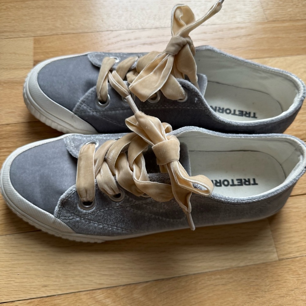 Tretorn Velvet Lace-Up Sneakers in Gray, Women’s Size 8.5 - Picture 3 of 12